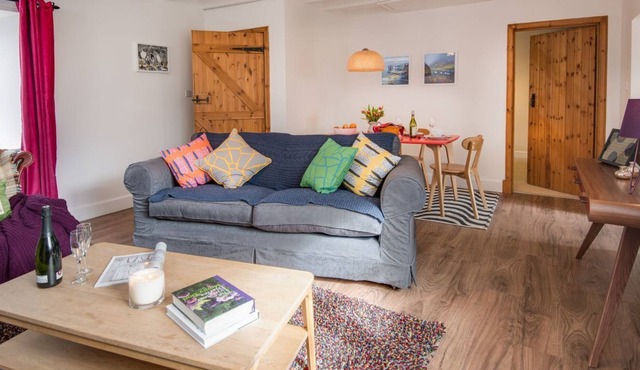 NEWTON COTTAGE, Leitholm. Sleeps 2, perfect for couples.
