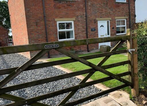 Newton Hall Farm cottage, hot tub garden views Nr Lytham Ribby