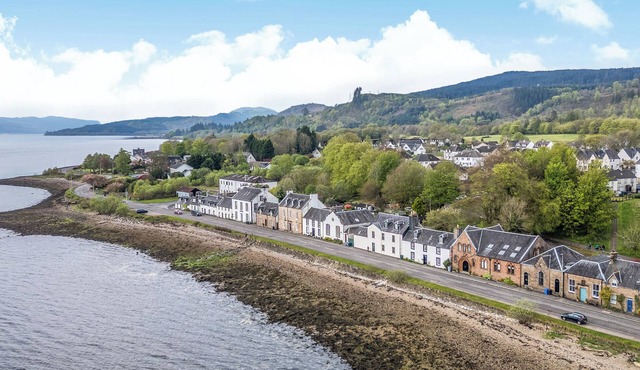 NEWTON HALL, pet friendly, character holiday cottage in Inveraray