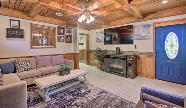 Newton Home Away From Home in Rural Setting!