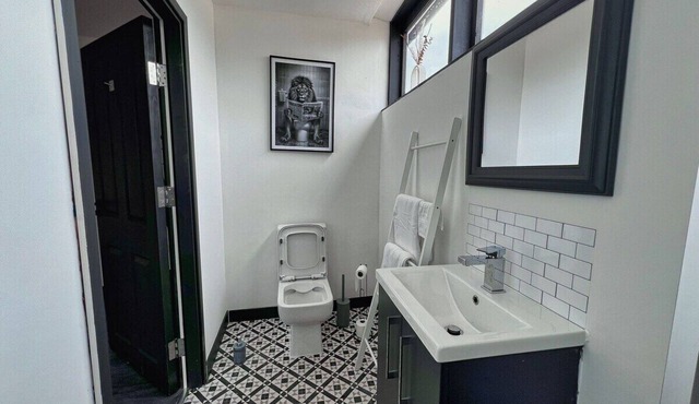 Newton's Suite Apartment