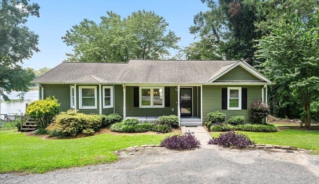 nExperience Serenity on Broadway Lake in this beautiful 3 bedroom home
