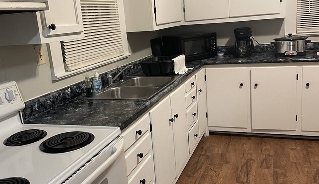 Next door to Wildlife Mgmt Area. Full kitchen, washer/dryer.