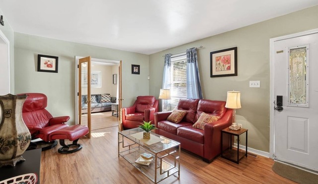 Next Stop: Comfort 3 BR Near Amtrak Station