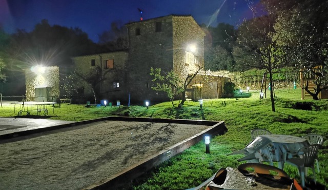 Next to BANYOLES: disconnect, celebrations and sports and family tourism.