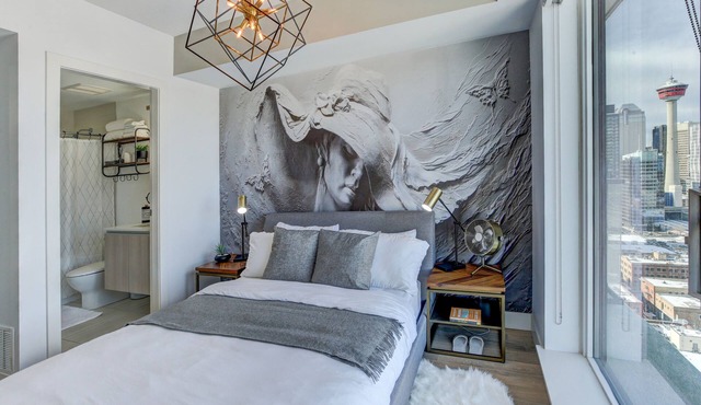 Next to Bmo/saddledome Downtown Calgary 2 bedroom Penthouse style condo sleep 6