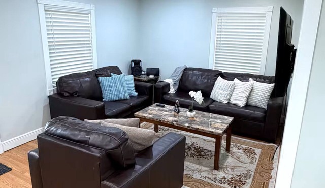 Next to Busch Gardens - 3BD/2BA - 6PPL