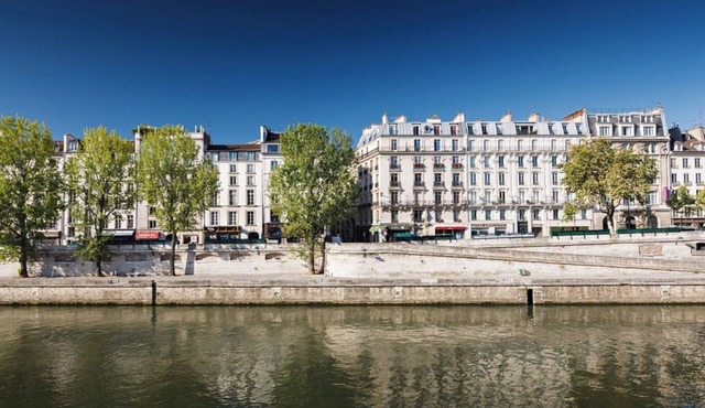 NEXT TO ILE DE LA CITÉ, FEW METERS AWAY QUAI DES GRANDS AUGUSTINS AT RUE SÉGUIER