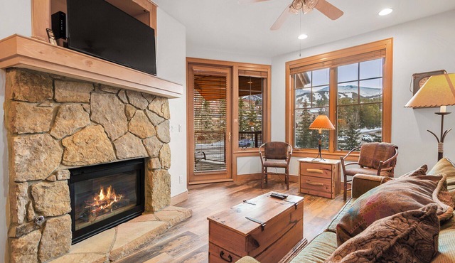 Next to Main St and Breck Ski Lifts, Mountain Views, Heated Garage!