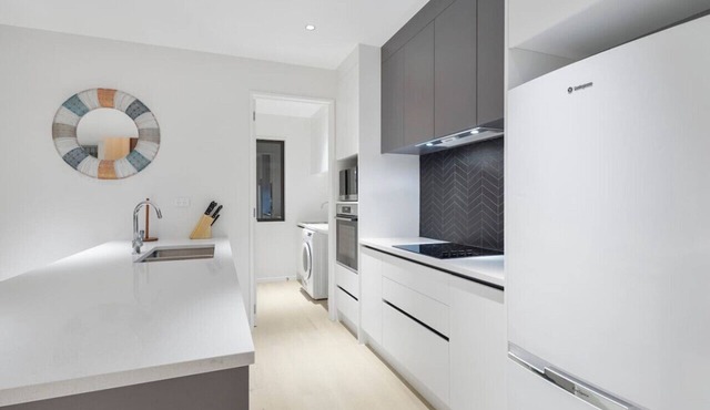 Nexus Townhouse with Parking and Wi-Fi