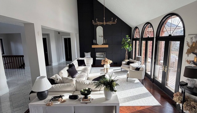 NFL Draft ‘26 Luxury Home Near Pittsburgh, Sleeps 10 4 Bedroom