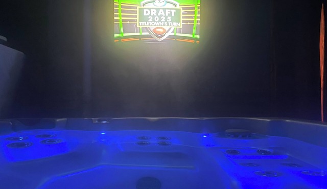NFL Draft; 3 Bdrm home w/Hot tub, fenced in acre yard; pet friendly; De Pere, WI
