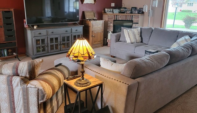 NFL Draft: Close to Lambeau and Appleton & Oshkosh airports. Sleeps 8+