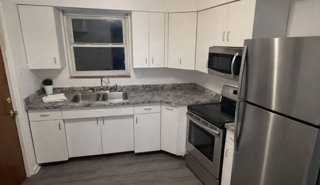 NFL Draft Luxury Stay Sleeps 6 Minutes to Action & Light Rail Access 1 Min