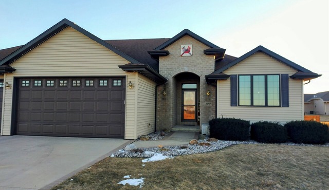 NFL DRAFT SPECIAL! 1 side exec. duplex. 30 mins to Lambeau Field/Door County