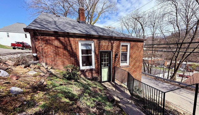 NFL Draft Stay "The Little Gallimaufry House"
