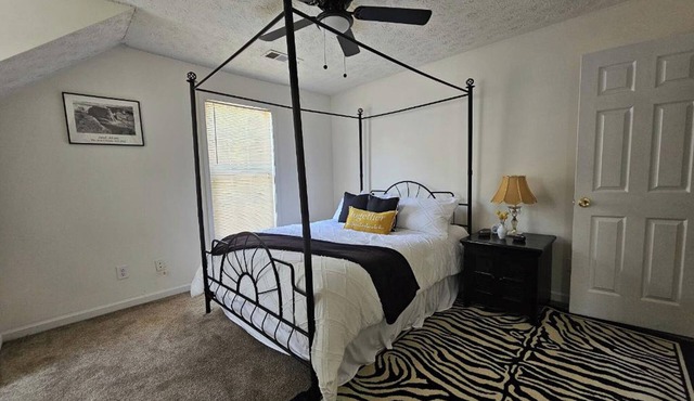 NFL House – 1Train Ride Away-7Min to Train Station, 8-Guests, 4-BRDs, Game Room