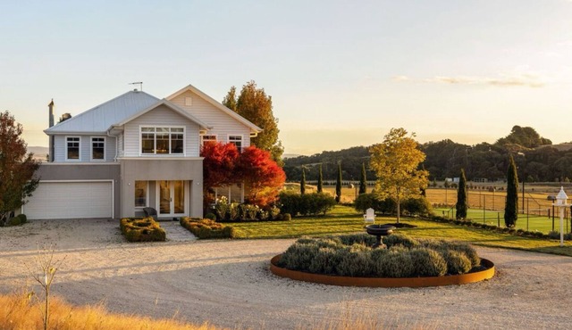 nHamptons inspired Farmhouse getaway close to town.