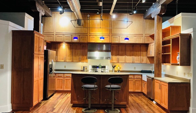 nHistoric loft in Springfield, OH. Close to coffee, bars, and restaurants.