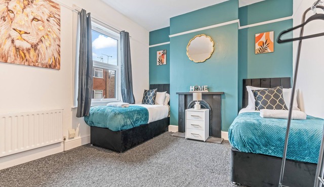 NHS Staff | Contractors | Hospital | Professionals