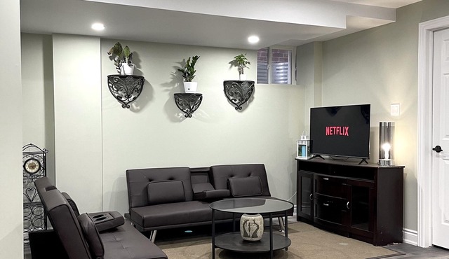 Niagara Falls Basement Suite 15 mins away from Falls