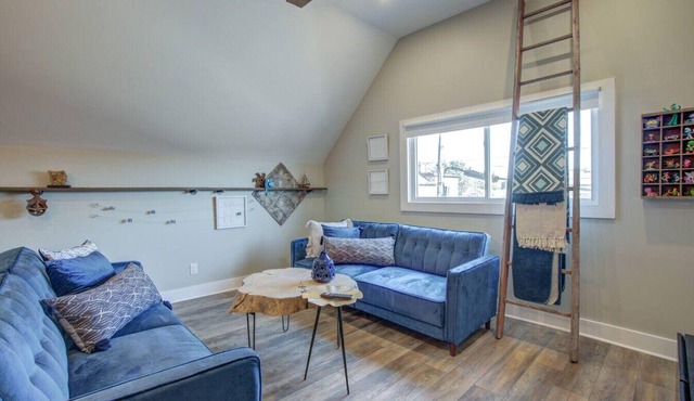 Niagara Falls Clean and Stylish Loft