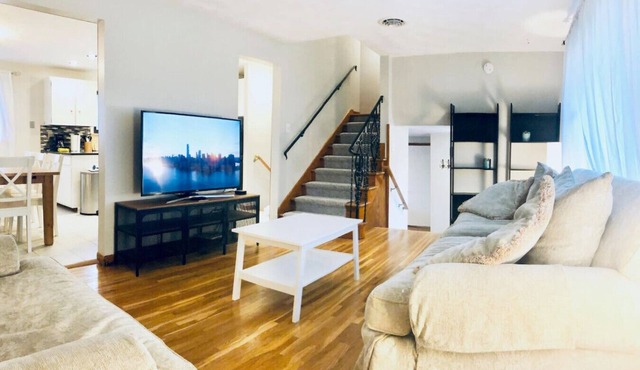 ♥ Niagara Falls: Quiet Neighborhood ♥ A/C, Parking