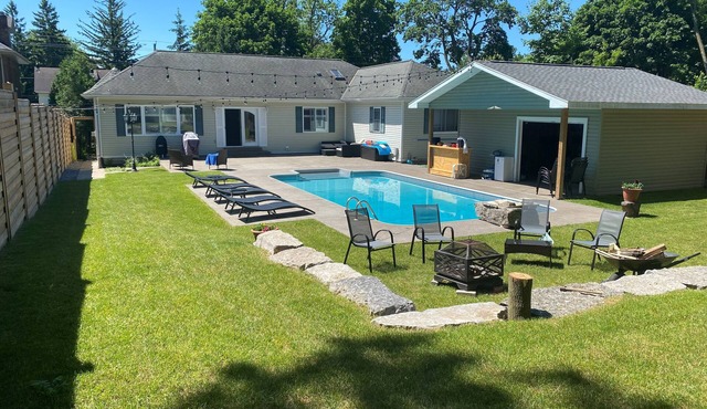 Niagara Falls Retreat: Walk to the Wonders