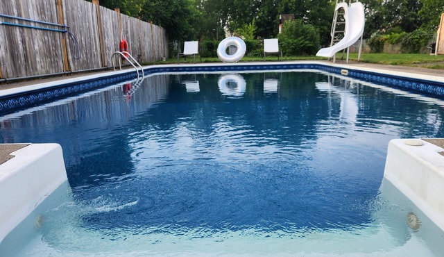 Niagara Farmhouse Cottage with Attic & heated Pool