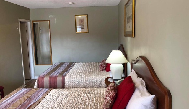 Niagara Inn & Suites