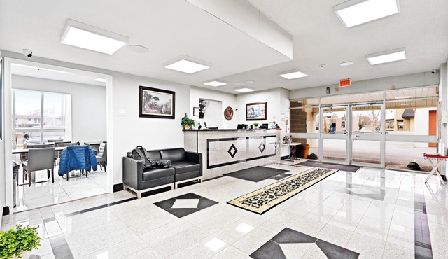 Niagara Lodge & Suites