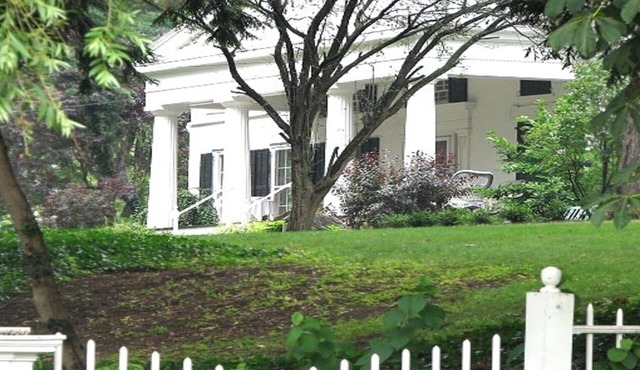 Niagara Mansion Carriage Suite