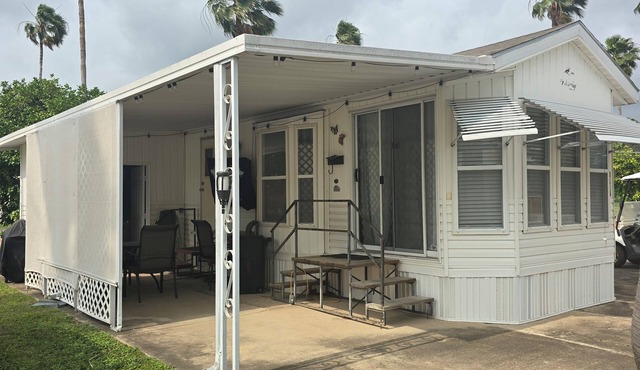 Nice 1-bedroom house in 55+ resort