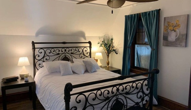 Nice 1 BR Apt, WIFI & Office, Near State Fair and Milwaukee Mile