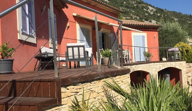 Nice 10km Villa with Spa Pool