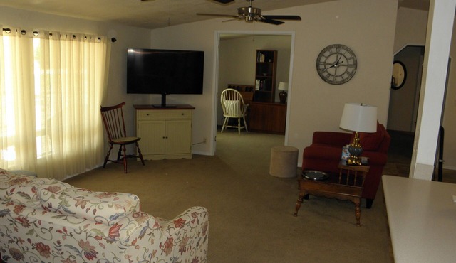 Nice 2-1/2 bedroom Home with AC in Catalina