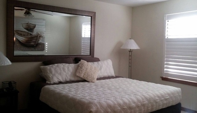 NICE 2/2 Condo Central to everything in Jacksonville FL.