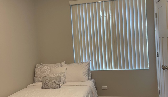 Nice 2 bedroom 15 minutes to downtown chicago