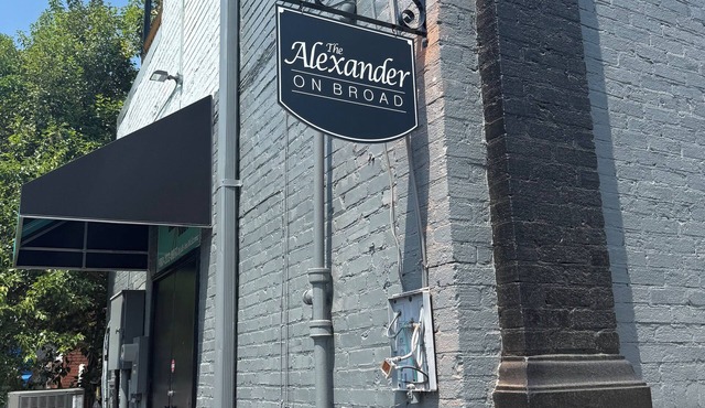 Nice 2-bedroom apartment with AC in charming Downtown Statesville, NC.