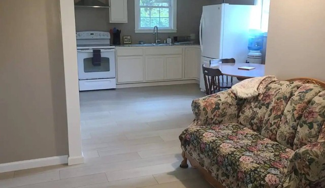 Nice 2-bedroom cottage in Fort Bragg with WiFi access