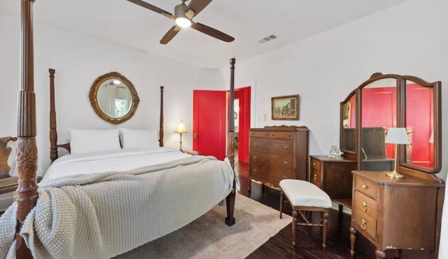 Nice 2-bedroom cottage with AC in charming Arlington