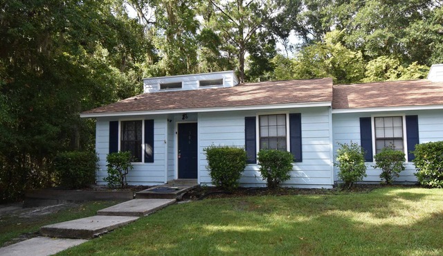 Nice 2 Bedroom Duplex Great For Contractors