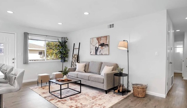 Nice 2-bedroom house in Del Monte Forest with WiFi access