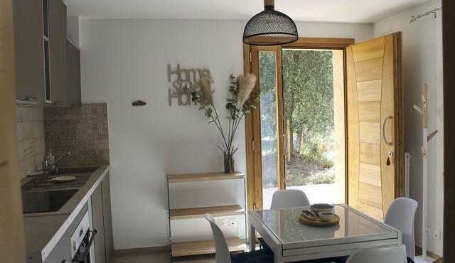 Nice 2 P. in villa with private garden and terrace