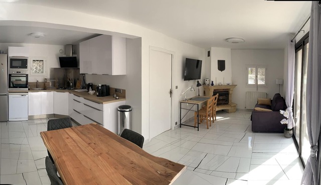 Nice 2 room apartment renovated on the ground floor of a house with swimming pool and exterior