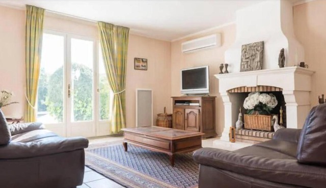 Nice 200 M With TerracePiscine Near The Sea