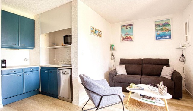 Nice 27m with garden near the beach