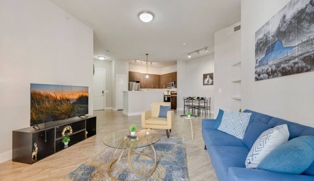 Nice 2BR I Pool I Gym I Free Parking I Workspace