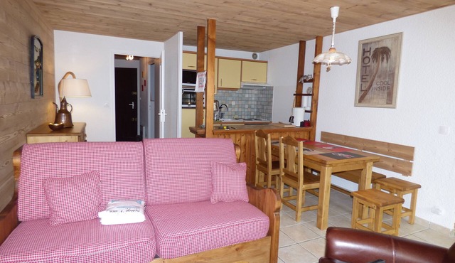 Nice 2p + coin mont, 50m2, resort center, calm, standing, prox. all commodi