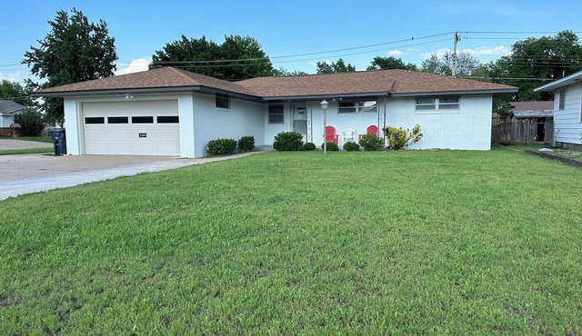 Nice 3 Bedroom, 1.5 bathroom Chickasaw House